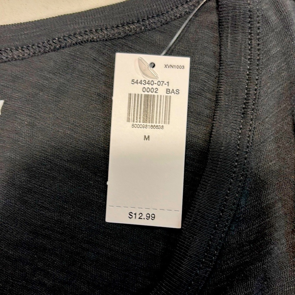 Old Navy EveryWear Slub-Knit V-Neck T-Shirt Size M (NWT) - Picture 7 of 7